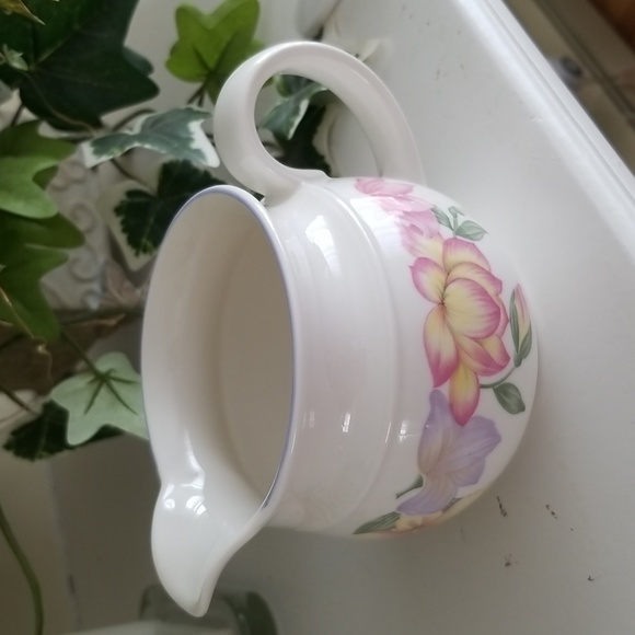 Royal Doulton pitcher - Picture 2 of 8